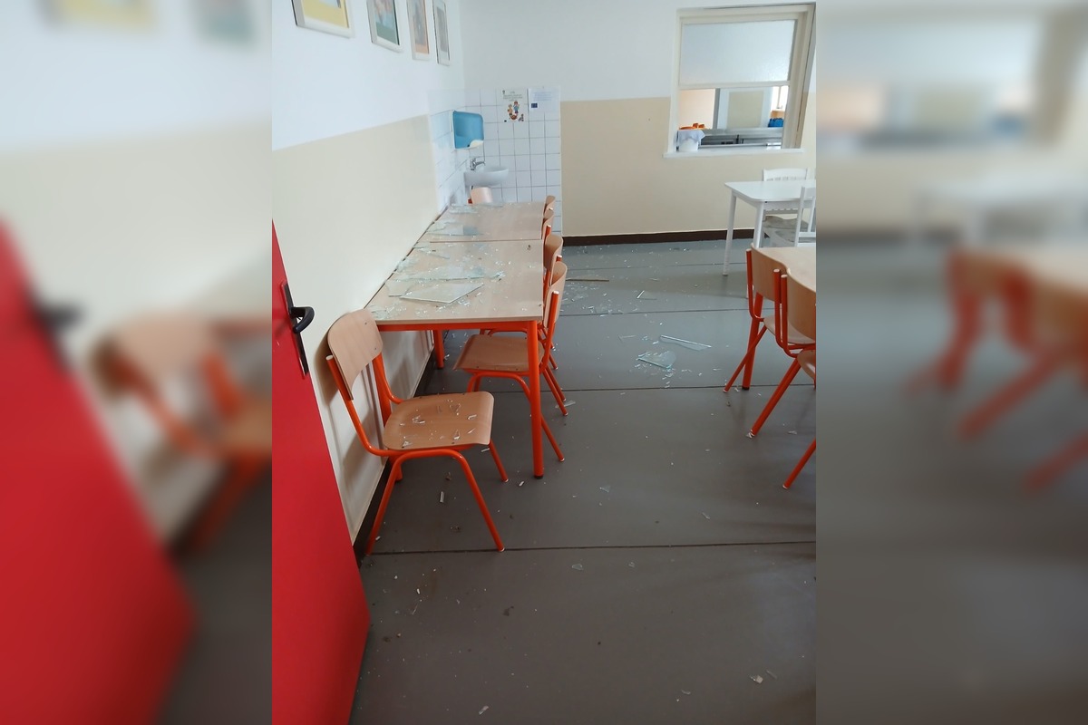 FOTO: Škody po zemetrasení na ZŠ s MŠ vo Veľkej Pake, foto 4