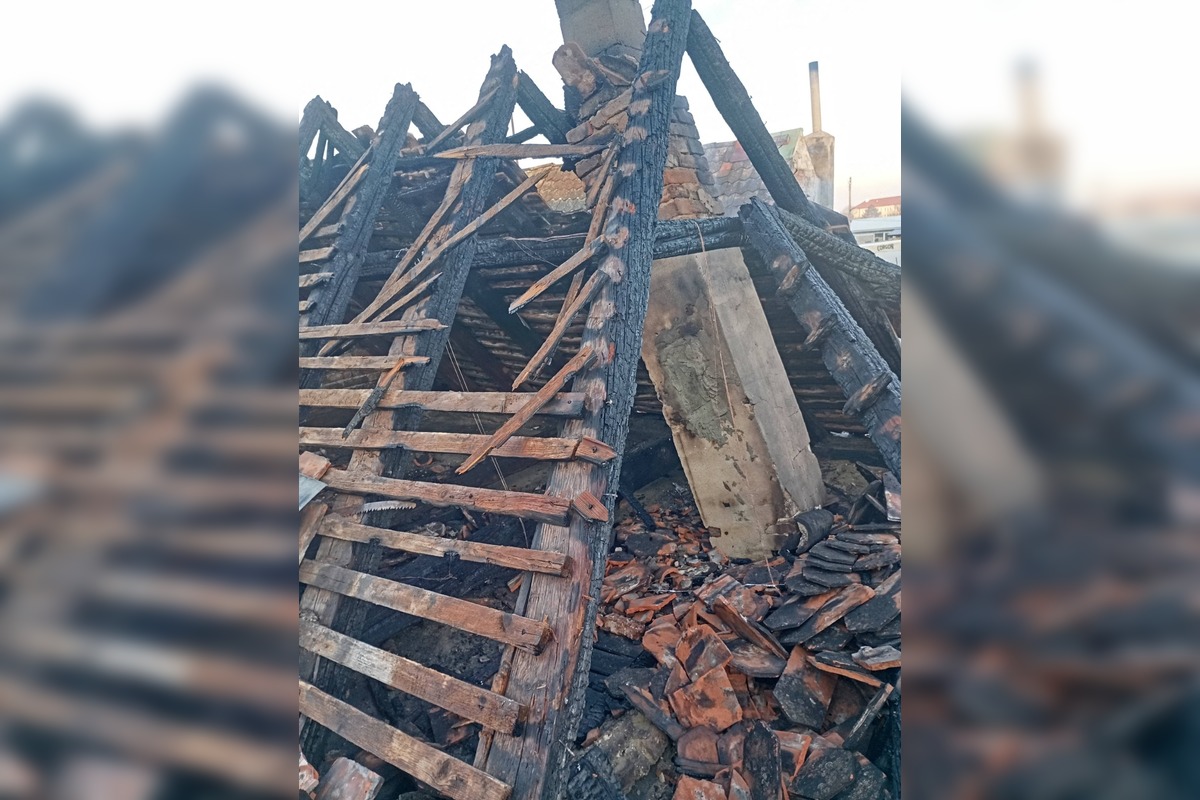 FOTO: Požiar strechy domu v Šaštíne-Strážach, foto 4