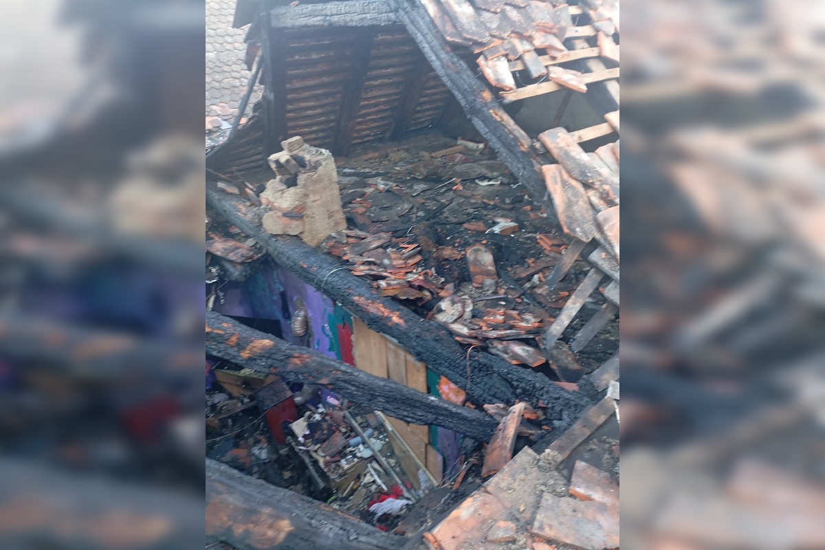 FOTO: Požiar strechy domu v Šaštíne-Strážach, foto 7