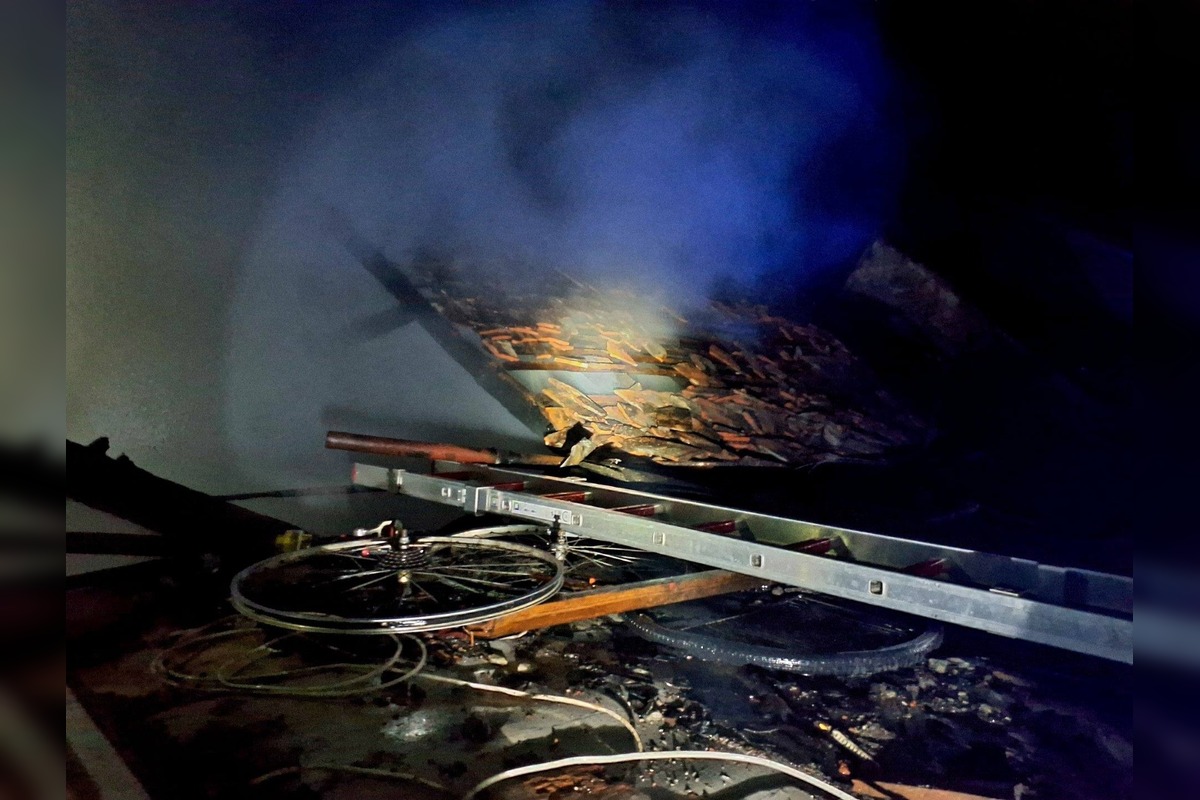 FOTO: Požiar strechy domu v Šaštíne-Strážach, foto 8