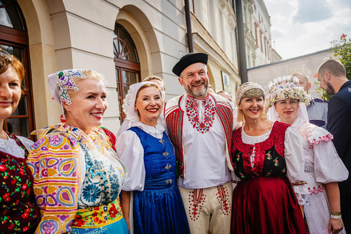 FOTO: Slovenskí politici sa radi obliekajú tradične, nie vždy to dopadne dobre, foto 8