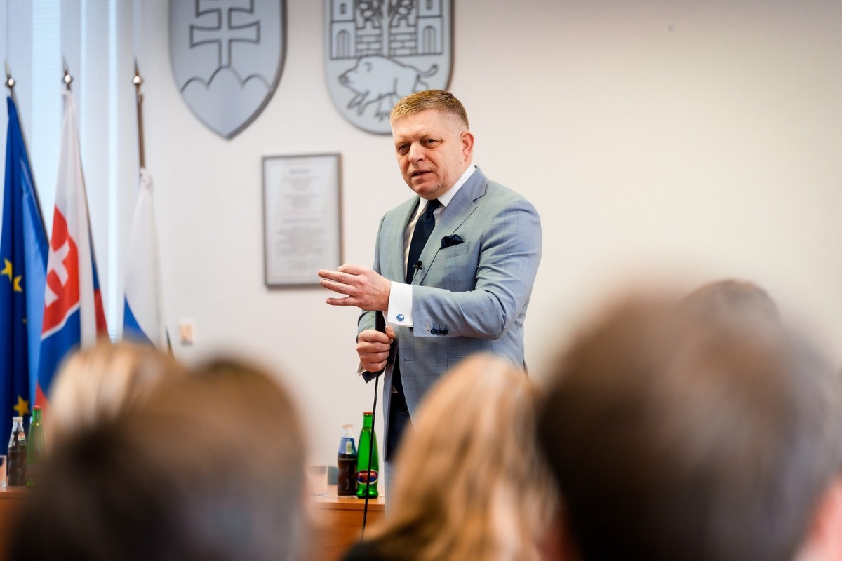 FOTO: Diskusia Roberta Fica so študentmi na Záhorí, foto 3