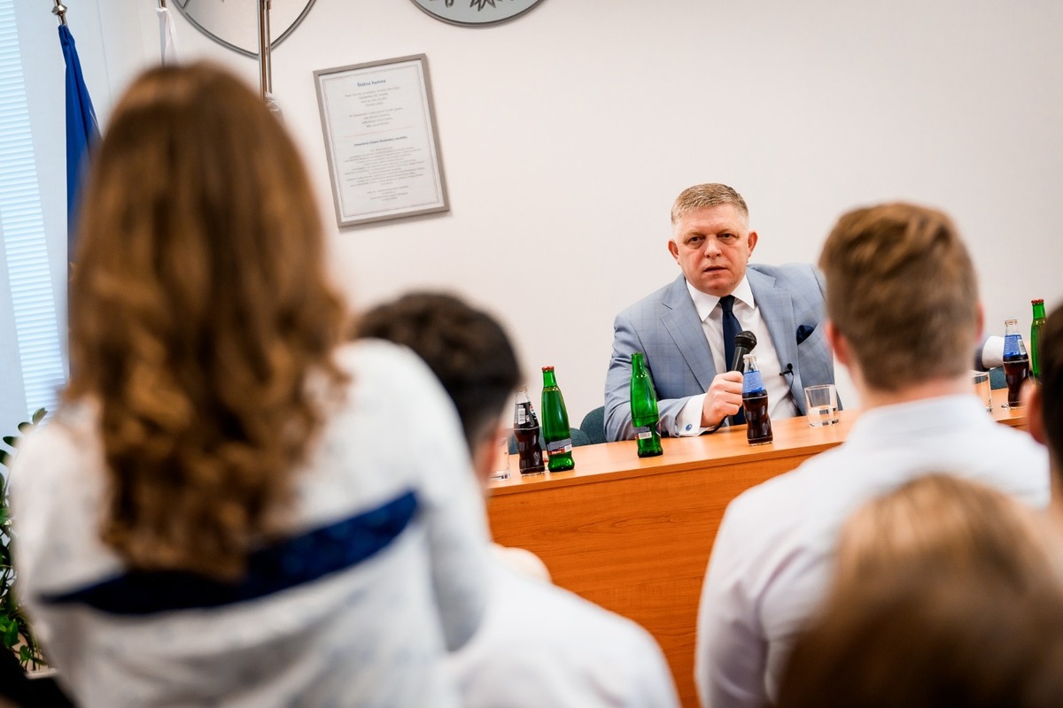 FOTO: Diskusia Roberta Fica so študentmi na Záhorí, foto 5