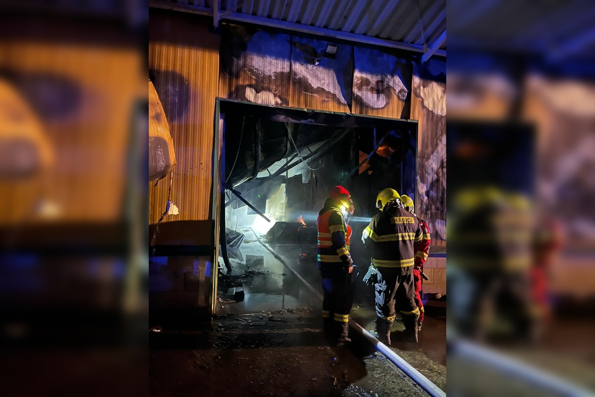 FOTO: Požiar haly v Moravskom Svätom Jáne, foto 4