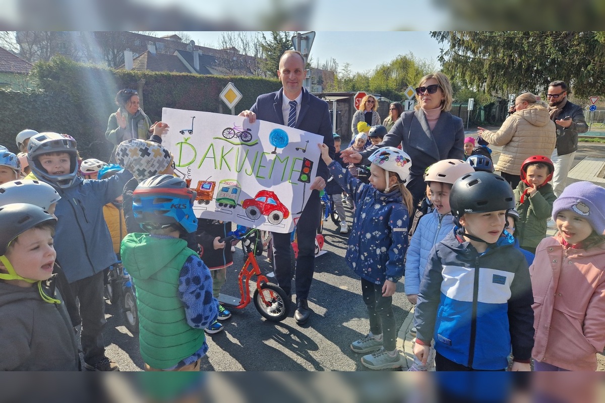 FOTO: Malí vodiči sadli za volant. V Piešťanoch otvorili moderné dopravné ihrisko pre deti, foto 1