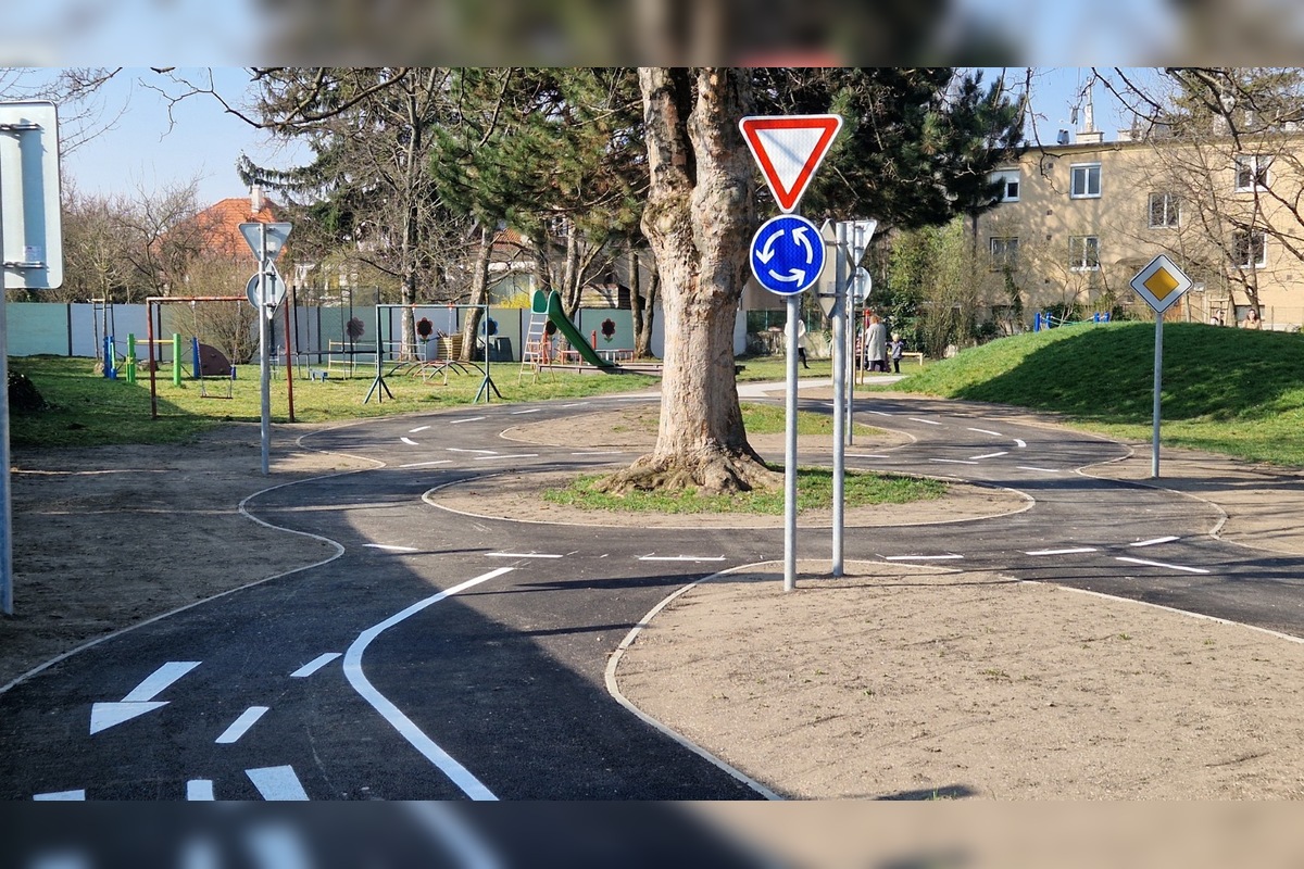 FOTO: Malí vodiči sadli za volant. V Piešťanoch otvorili moderné dopravné ihrisko pre deti, foto 5