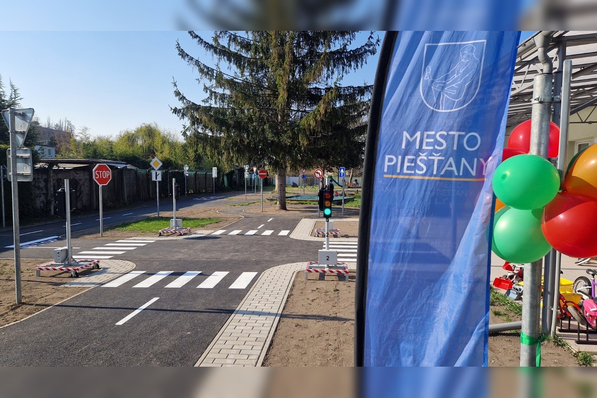 FOTO: Malí vodiči sadli za volant. V Piešťanoch otvorili moderné dopravné ihrisko pre deti, foto 8