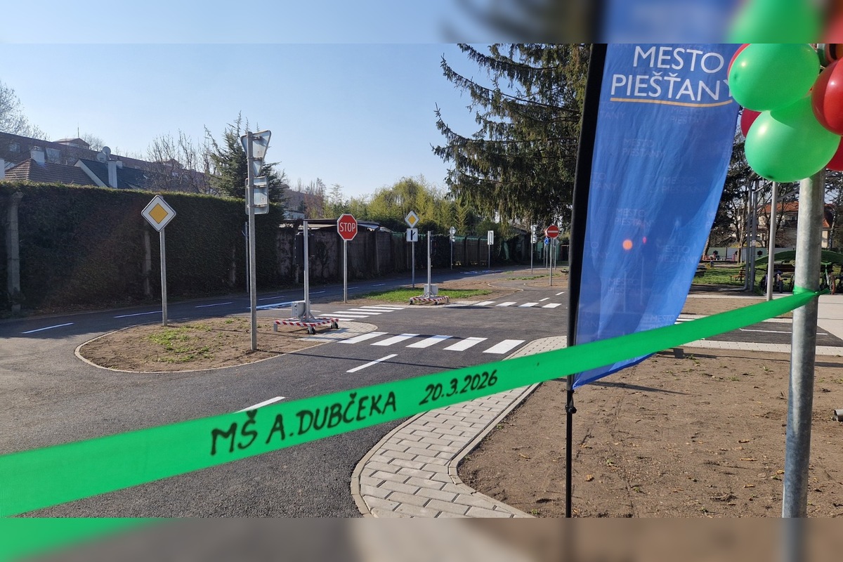 FOTO: Malí vodiči sadli za volant. V Piešťanoch otvorili moderné dopravné ihrisko pre deti, foto 9