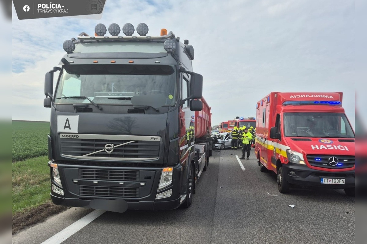 FOTO: Vážna nehoda na D1 pred Trnavou, foto 3