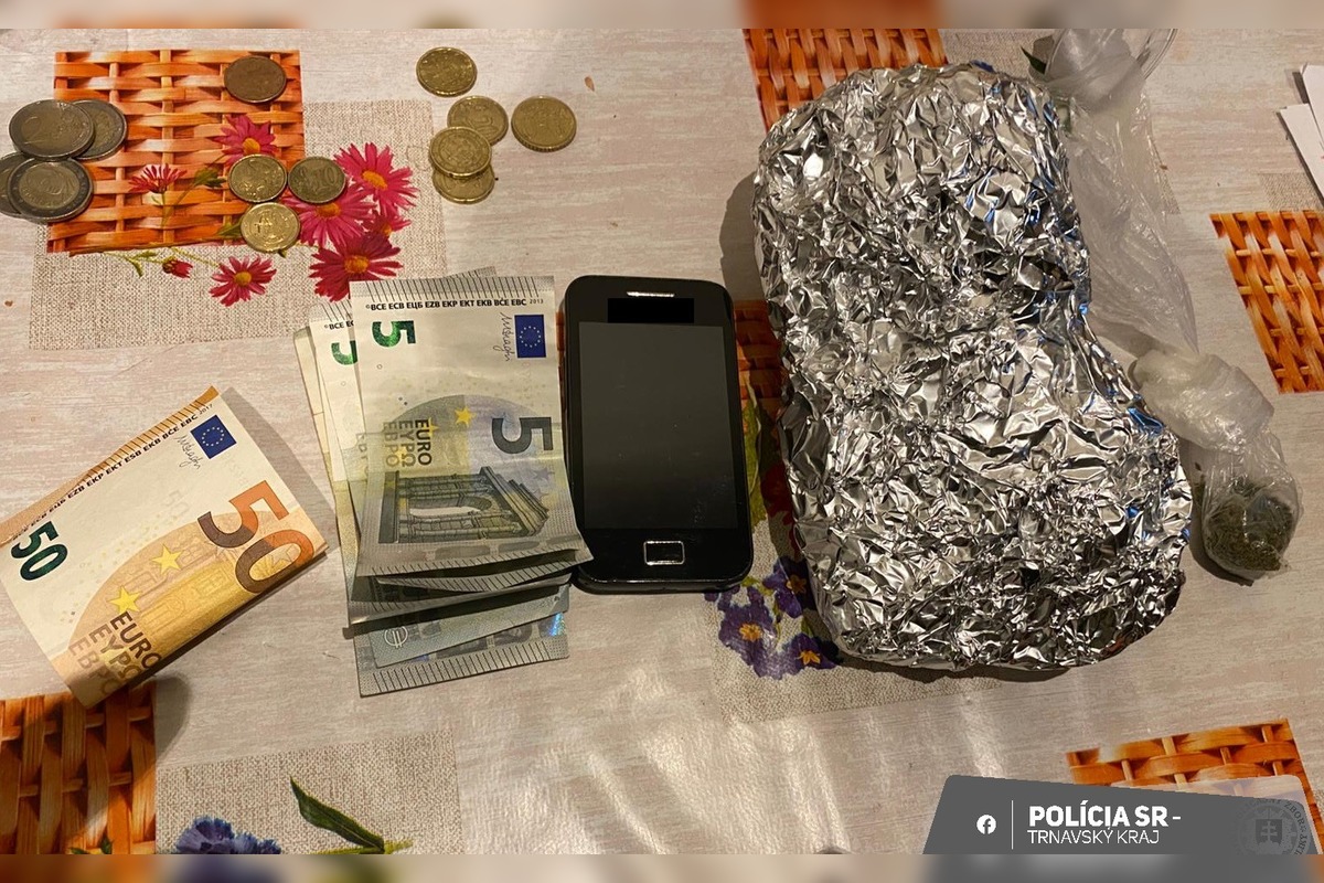 FOTO: Polícia v Trnave chytili dílerov drog, foto 2