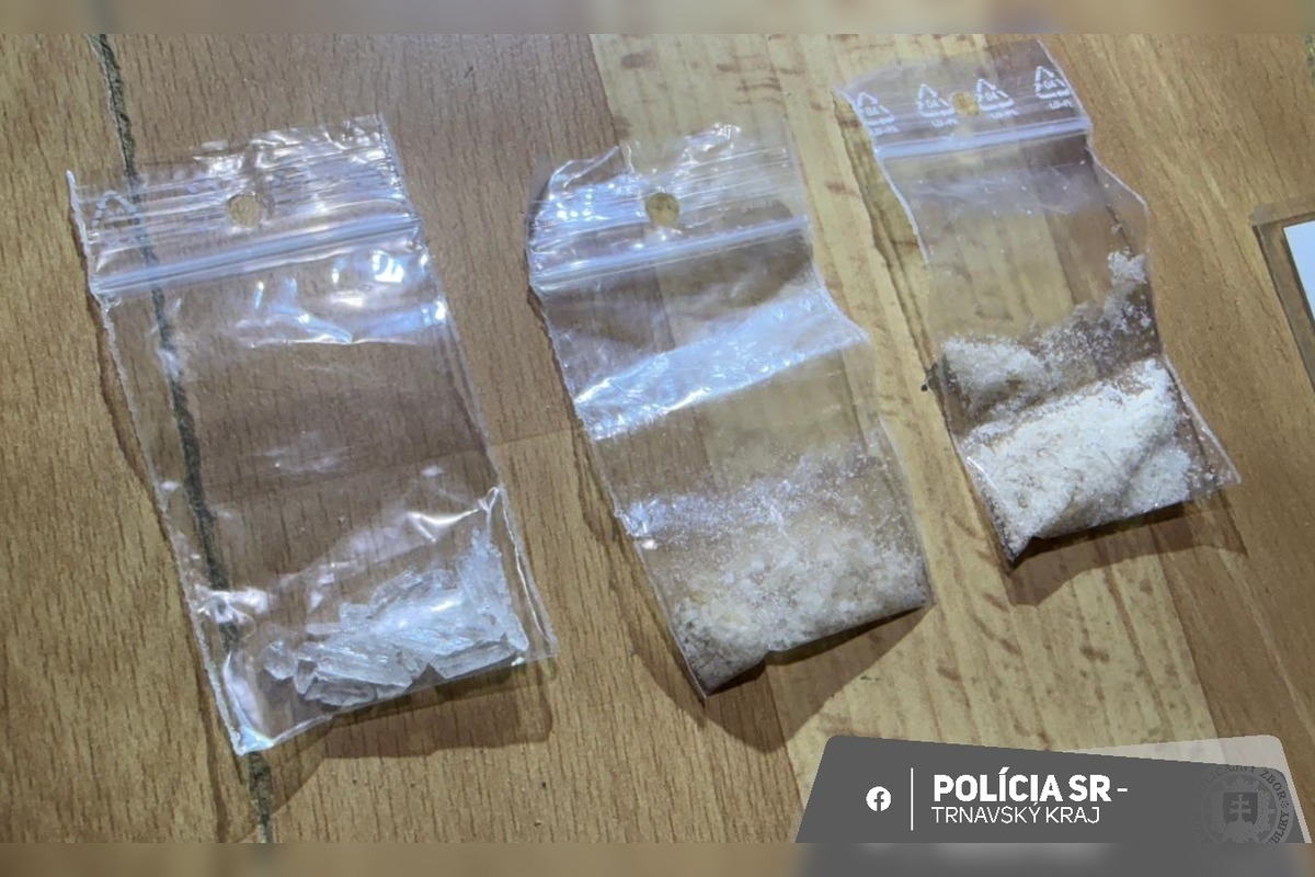 FOTO: Polícia v Trnave chytili dílerov drog, foto 6