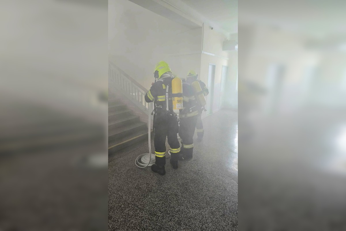 FOTO: Na Základnej škole v Čiernom Brode zasahovali hasiči, foto 1