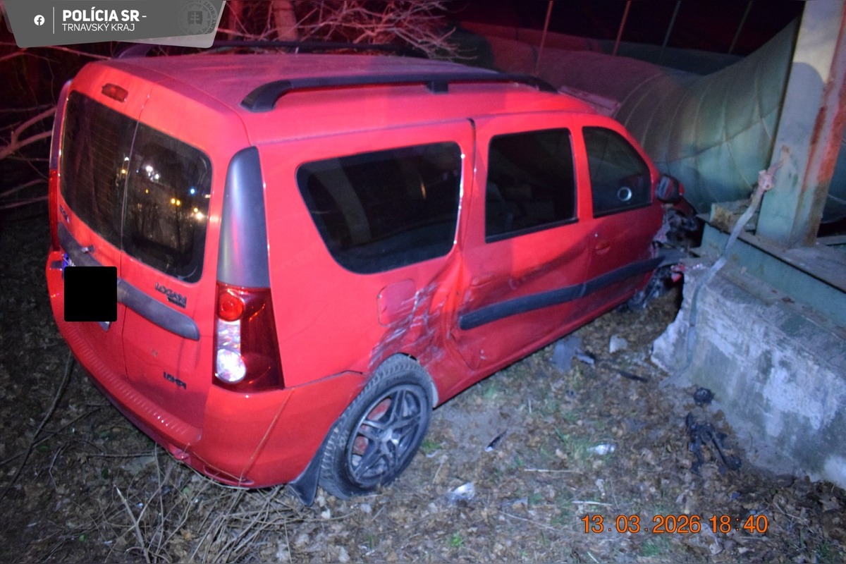 FOTO: Polícia rieši nehodu pri Červeníku, foto 2