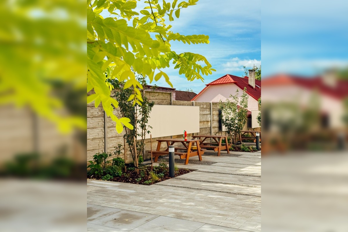 FOTO: V Modranke sa skrášli priestor pred kultúrnym domom, foto 4