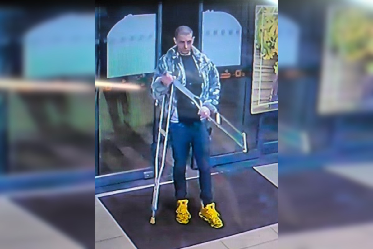 FOTO: Z prenajatého bytu v Trnave zmizli spotrebiče, polícia pátra po žene a mužovi, foto 1