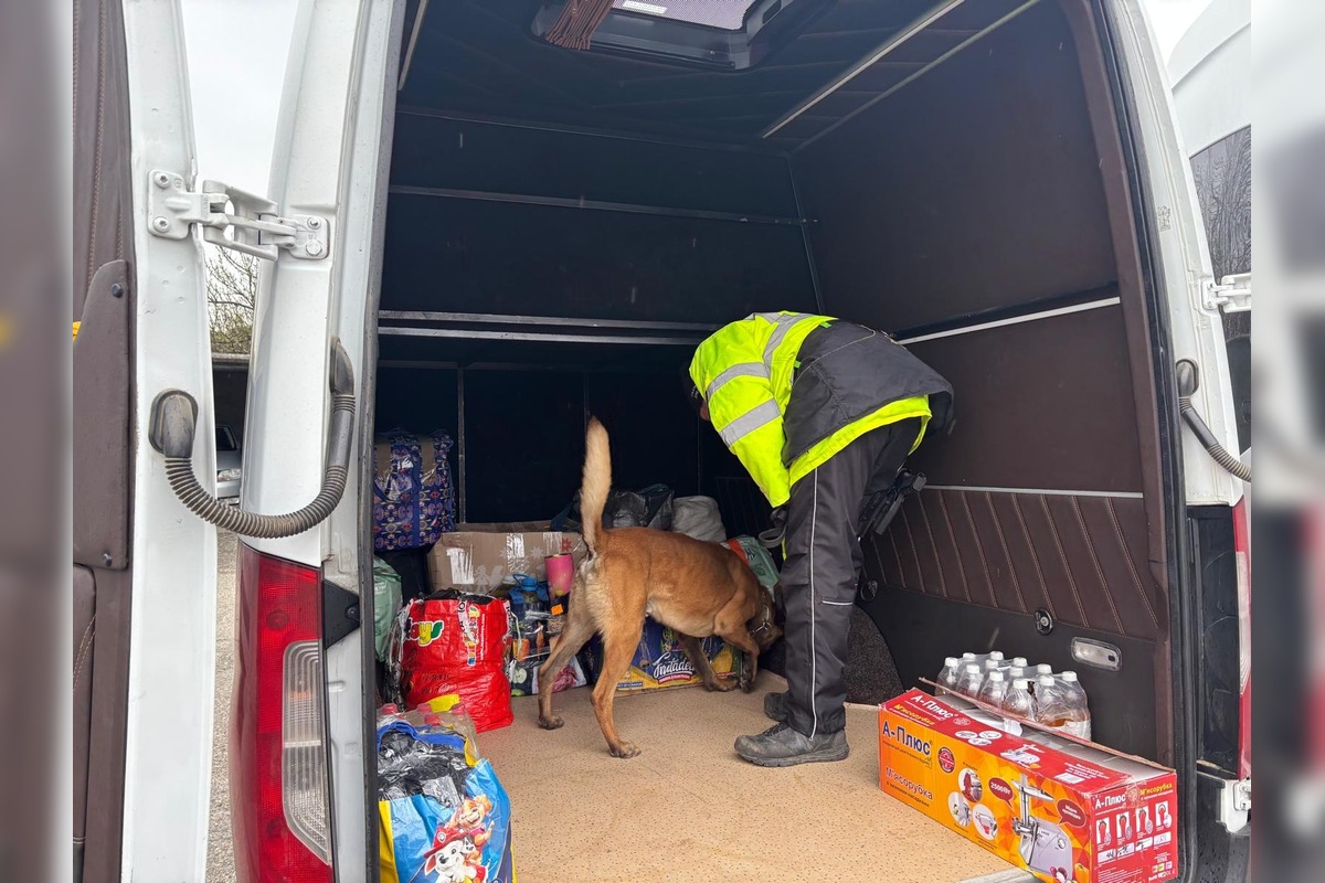 FOTO: Colníci z Nitry a Trnavy zaistili nelegálny lieh aj tisíce cigariet, foto 3