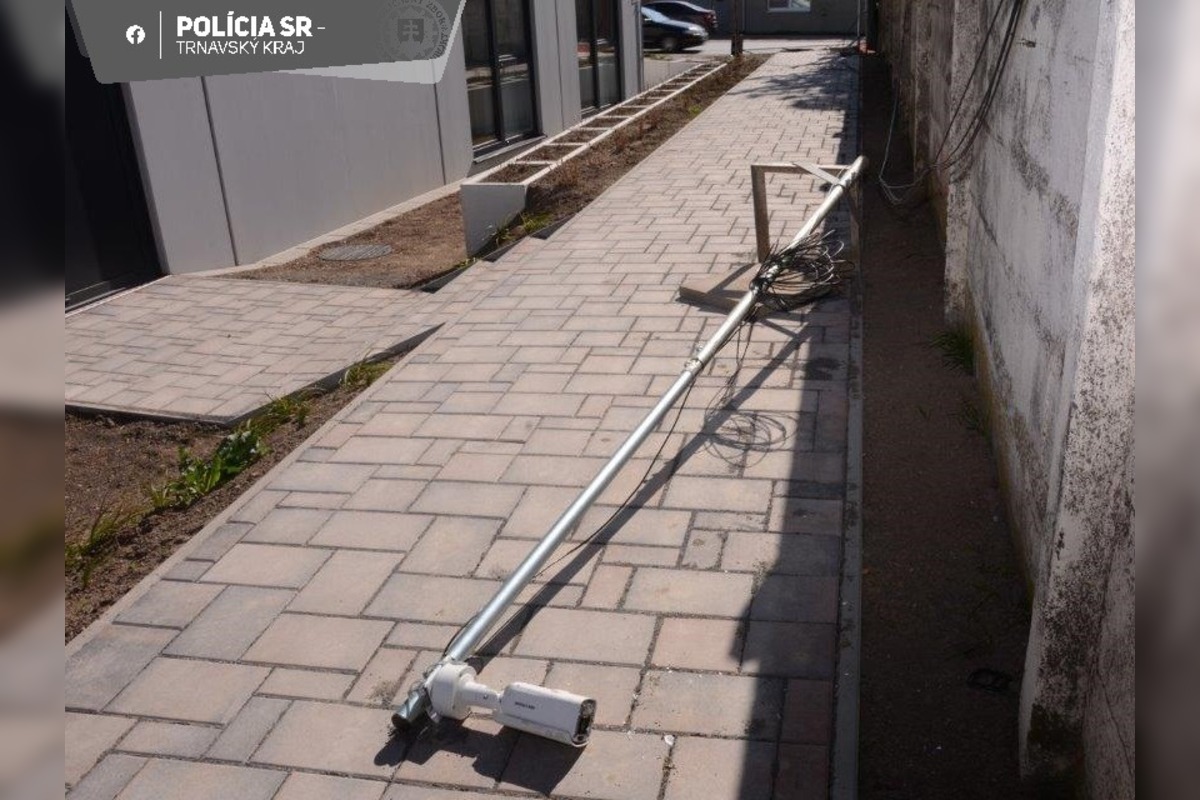 FOTO: Poškodzovanie majetku v Šoporni, foto 2