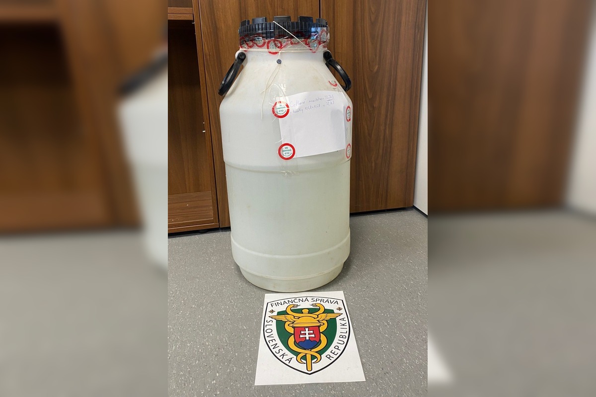 FOTO: Kontrola na diaľnici odhalila nelegálny alkohol, foto 1