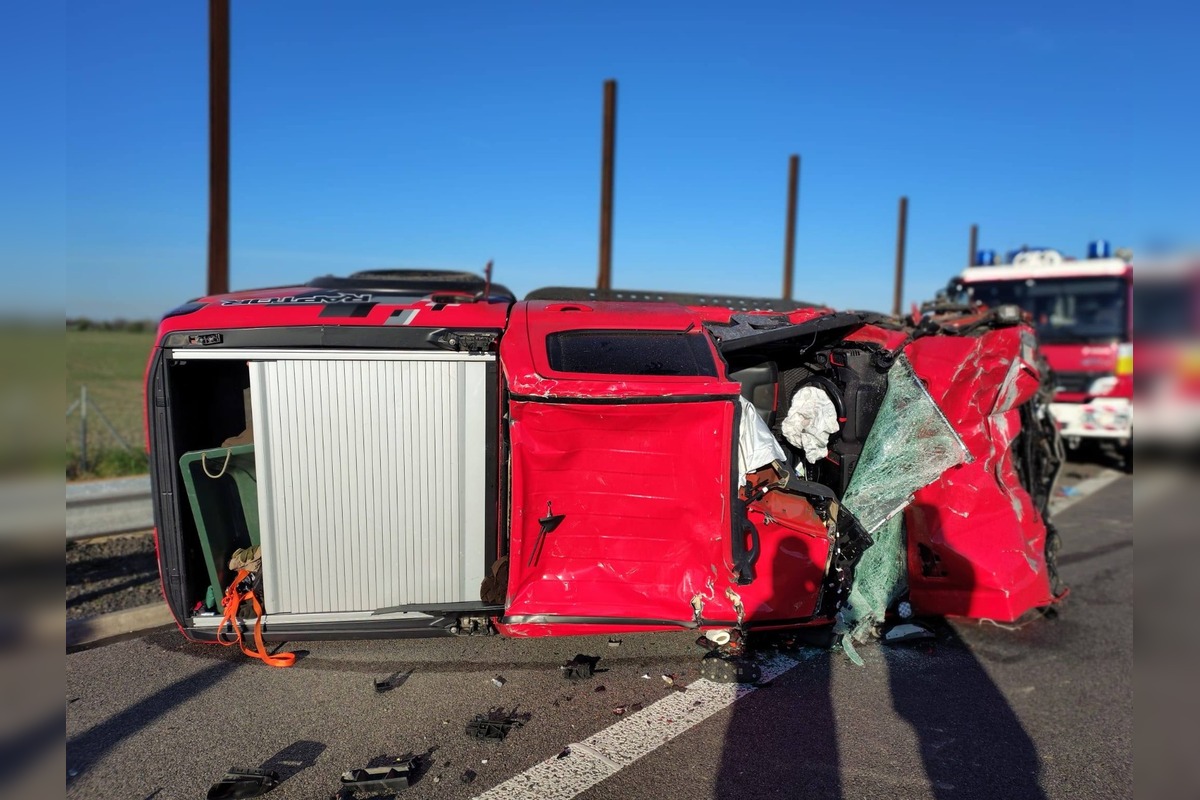 FOTO: Vrtuľník zasahoval pri nehode na diaľnici R7 pri Šamoríne, foto 3
