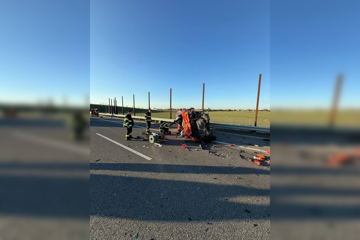 FOTO: Vrtuľník zasahoval pri nehode na diaľnici R7 pri Šamoríne, foto 4