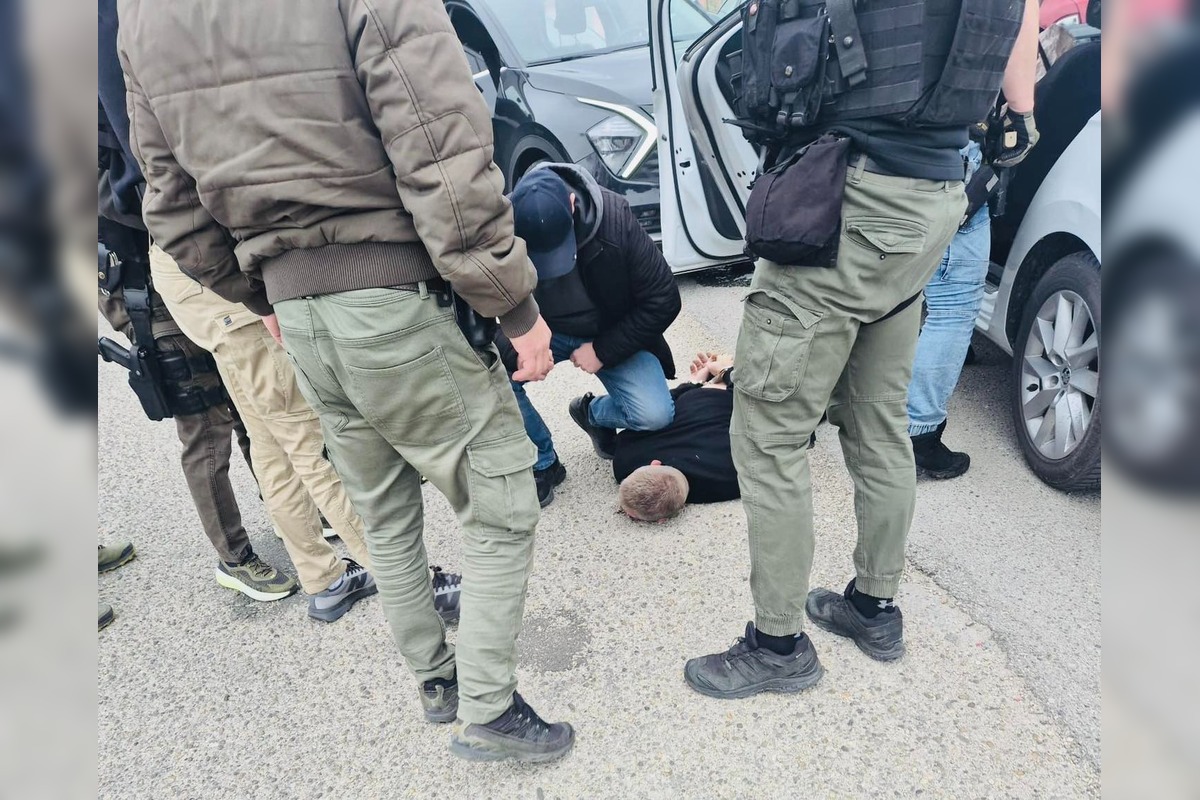 FOTO: Policajti zadržali muža, ktorý v marci zničil Kamenné námestie, foto 3