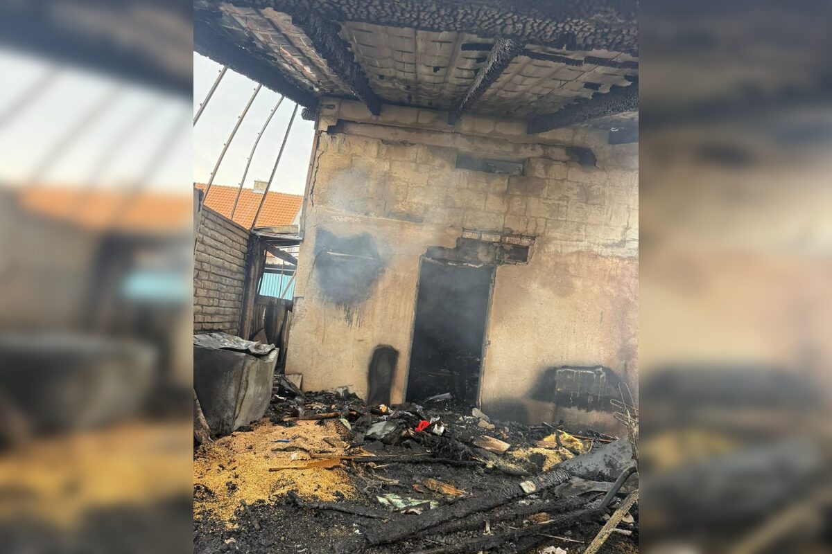 FOTO: Požiar stavby v Maduniciach a karavanu v Čiližskej Radvani, foto 3