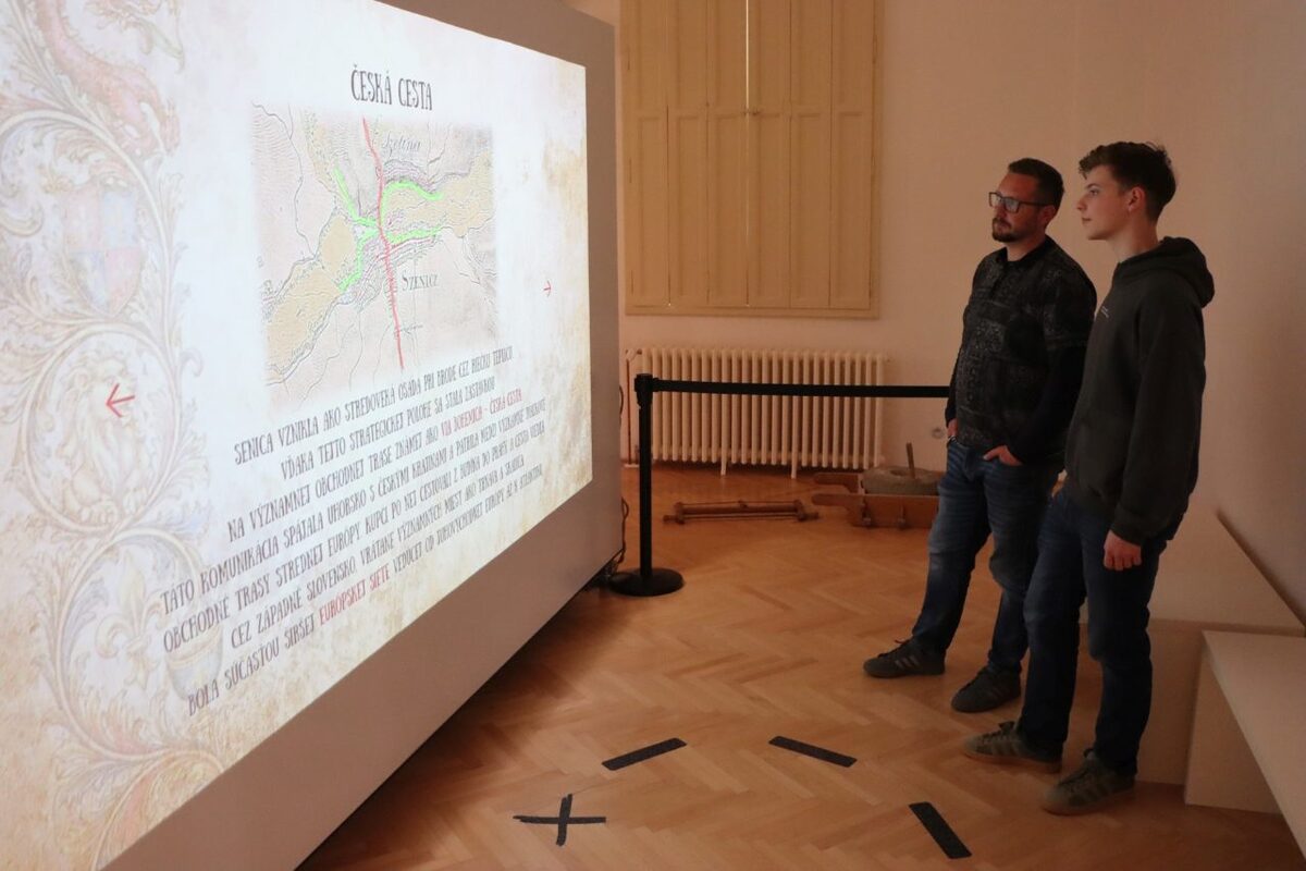 FOTO: Otvorenie výstavy k 770. výročiu mesta Senica, foto 2