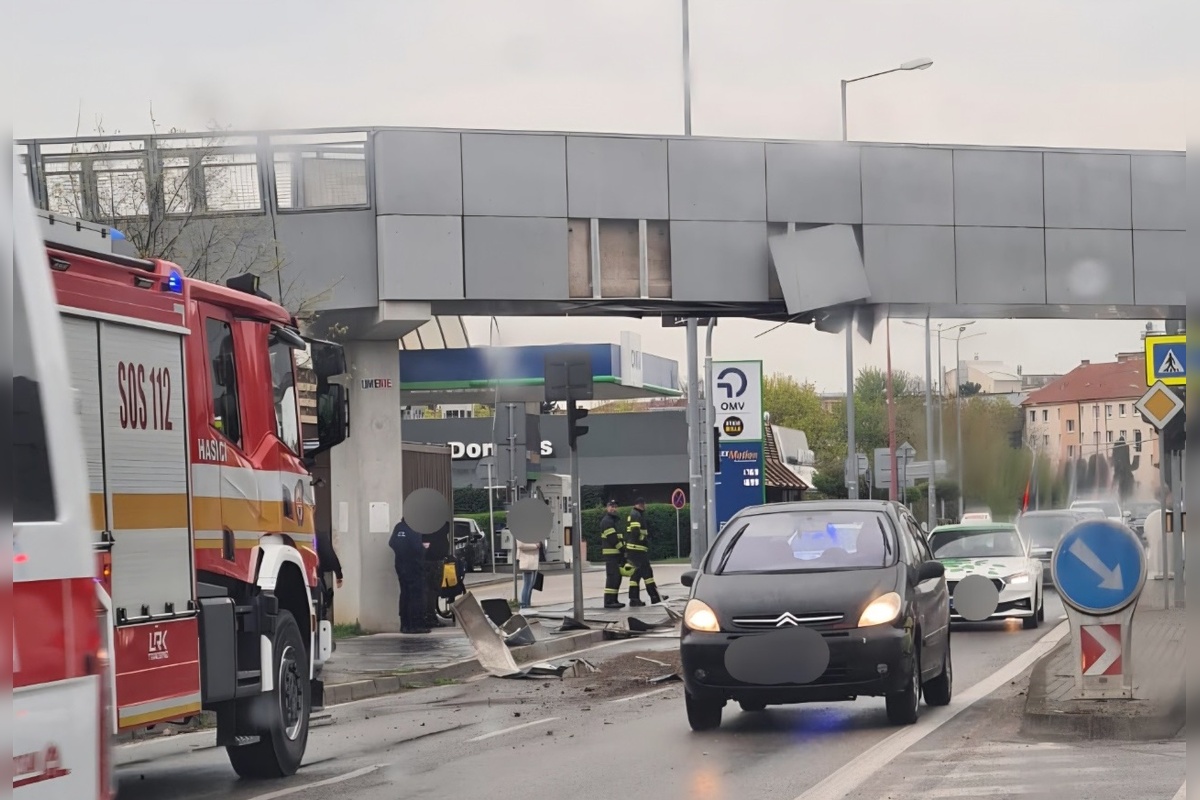 FOTO: V Trnave na Hlbokej ulici došlo ku kurióznej dopravnej nehode, foto 2