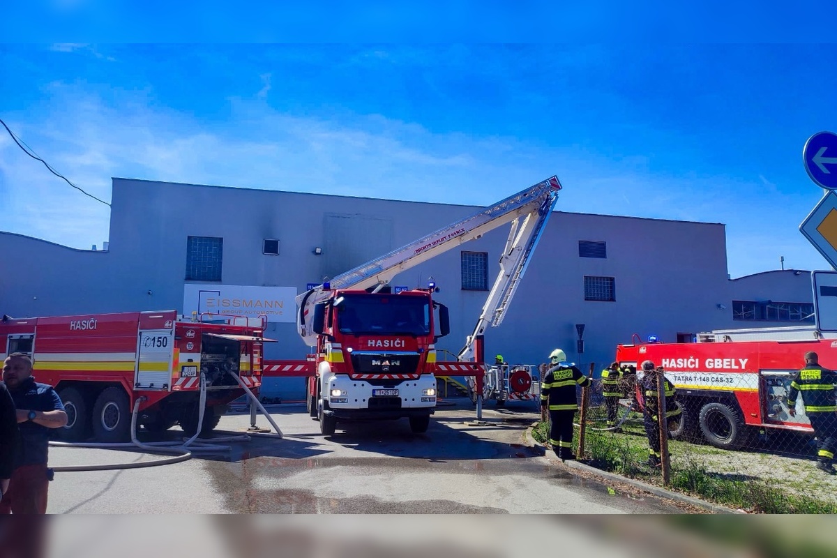 FOTO: V areáli automobilovej spoločnosti v Holíči vypukol požiar, foto 2