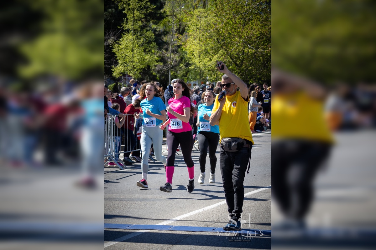 FOTO: Klobúk dolu!  91-ročný Dezider sa postavil na štart preteku v Galante, zdolal ho bez problémov, foto 7