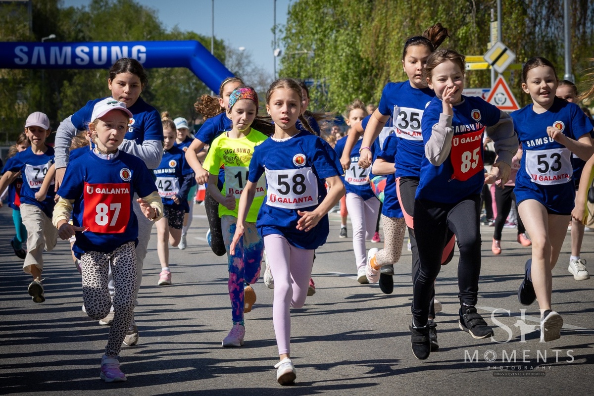 FOTO: Klobúk dolu!  91-ročný Dezider sa postavil na štart preteku v Galante, zdolal ho bez problémov, foto 11