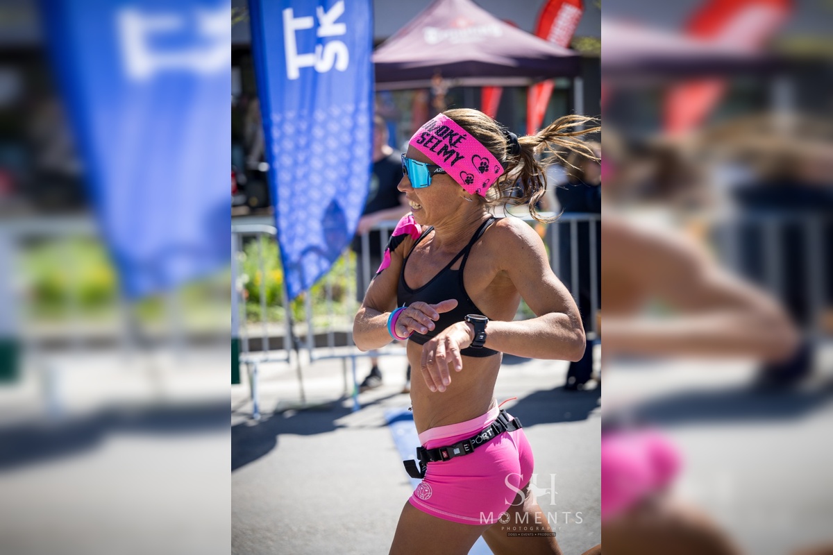 FOTO: Klobúk dolu!  91-ročný Dezider sa postavil na štart preteku v Galante, zdolal ho bez problémov, foto 14