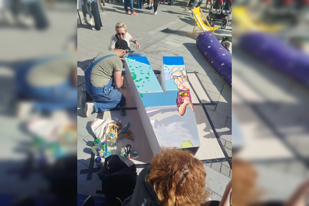 FOTO: Hlavná ulica v Trnave sa opäť zmenila na ateliér. Vznikol nový hastag #TRNAVA, foto 2