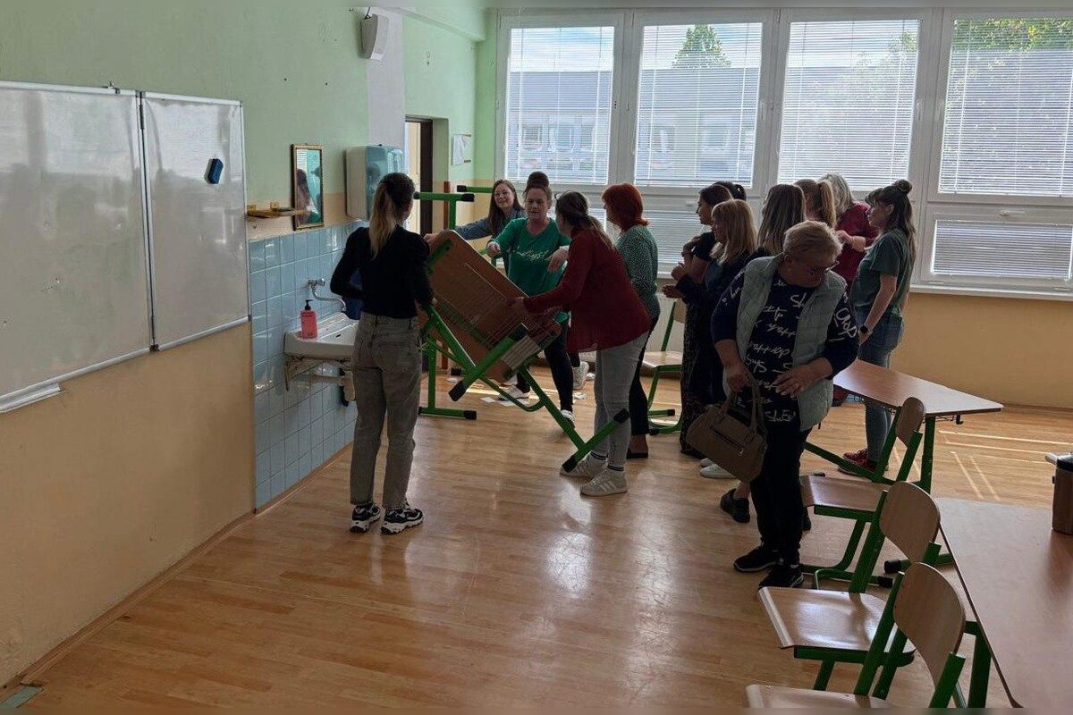 FOTO: V škole v Šoporni prebehlo cvičenie pedagógov a zamestnancov, foto 1