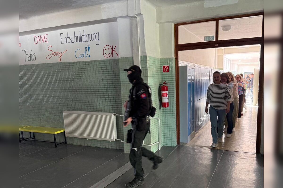 FOTO: V škole v Šoporni prebehlo cvičenie pedagógov a zamestnancov, foto 3