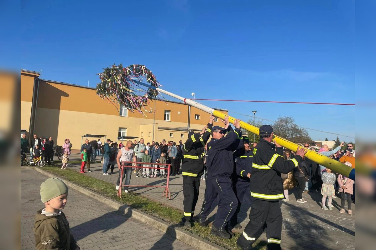 FOTO: Takto vyzeralo stavanie májov v Trnavskom kraji, foto 31