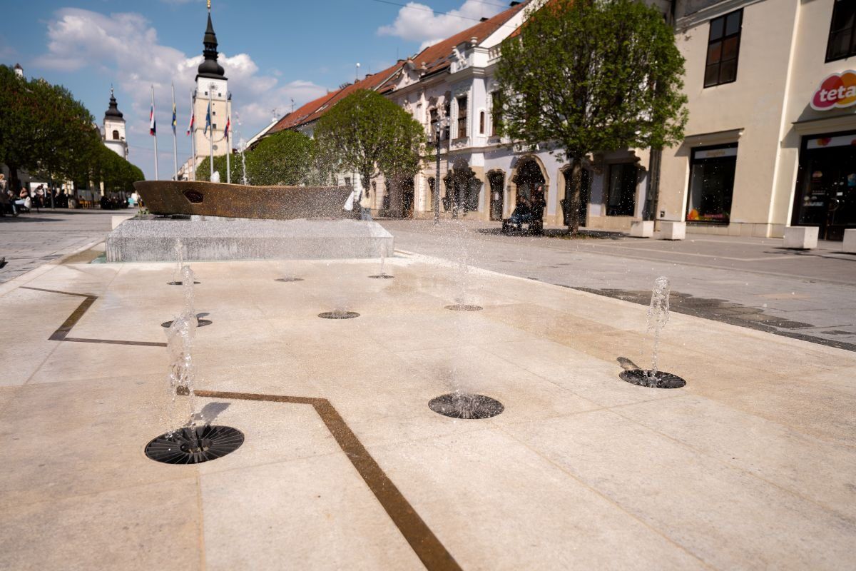 FOTO: Pozrite sa ako po 12 rokoch vyzerá obnovená fontána v Trnave. V Piešťanoch by sa mohli inšpirovať  , foto 1