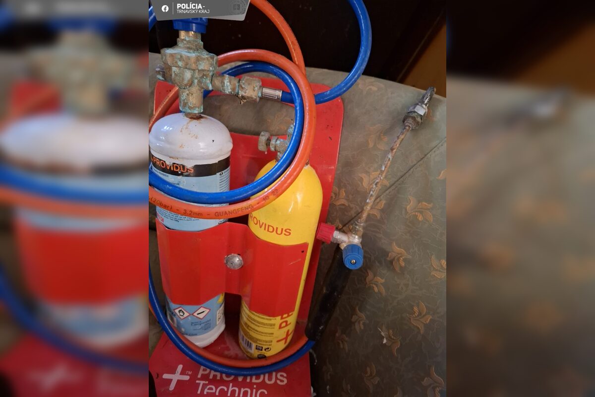 FOTO: Počas domovej prehliadky zaistili trnavskí kriminalisti množstvo dôkazov, foto 8