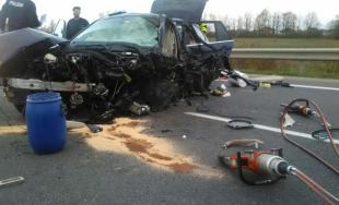 Dopravná nehoda pri Trnave, BMW sa zrazilo s nákladným autom