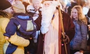 Mikuláš a deti rozžiarili Trnavu, pozrite sa aká krásna atmosféra zavládla v meste 5. decembra