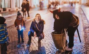 Mikuláš a deti rozžiarili Trnavu, pozrite sa aká krásna atmosféra zavládla v meste 5. decembra