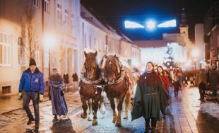 Mikuláš a deti rozžiarili Trnavu, pozrite sa aká krásna atmosféra zavládla v meste 5. decembra