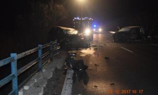 Medzi Cíferom a Hrnčiarovcami došlo k čelnej zrážke dvoch áut, cesta bola uzatvorená
