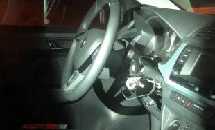 Zlodejov prichytili pri čine, pri pokuse o útek zdevastovali 2 policajné autá, jeden z nich zomrel