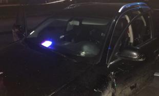 Zlodejov prichytili pri čine, pri pokuse o útek zdevastovali 2 policajné autá, jeden z nich zomrel