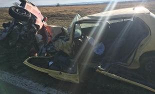 Medzi Modrou a Budmericami sa zrazili dve autá, čelná zrážka mala tragické následky