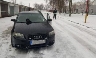 68-ročnému mužovi a ďalším trom osobám hrozí väzenie až 15 rokov, našli u nich heroín za 7 tisíc