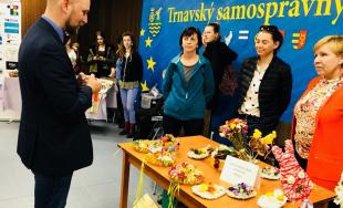 Veľkonočné trhy klientov sociálnych zariadení opäť spríjemnili atmosféru na Úrade TTSK