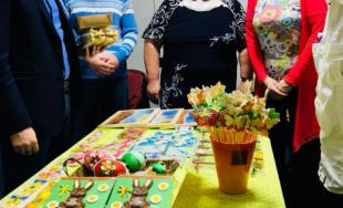 Veľkonočné trhy klientov sociálnych zariadení opäť spríjemnili atmosféru na Úrade TTSK