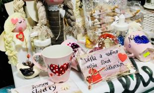 Veľkonočné trhy klientov sociálnych zariadení opäť spríjemnili atmosféru na Úrade TTSK